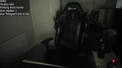 Snapshot of str8slut4use chatting on January 27, 2:10 am str8slut4use online show from January 27, 2:10 am