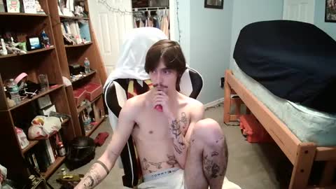str8whiteboy21 online show from February 13, 6:27 pm
