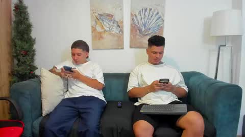 Snapshot of straight__friends chatting on April 29, 2:43 pm straight__friends online show from April 29, 2:43 pm
