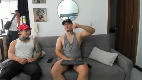 Snapshot of straight__friends chatting on May 19, 1:50 pm straight__friends online show from May 19, 1:50 pm