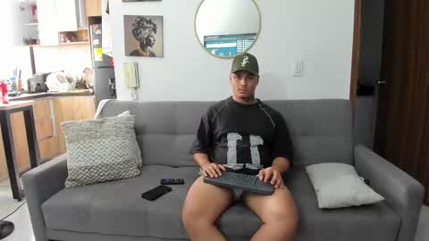 Snapshot of straight__friends chatting on May 21, 1:51 pm straight__friends online show from May 21, 1:51 pm