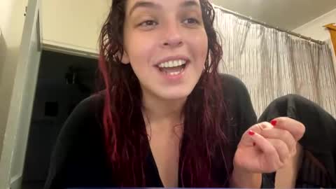 Snapshot of straightoutthetrailer chatting on December 25, 4:33 am lucille beatrice luficer call me lucy online show from December 25, 4:33 am