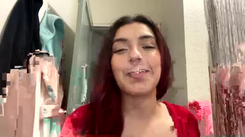 Snapshot of straightoutthetrailer chatting on December 30, 5:26 am lucille beatrice luficer call me lucy online show from December 30, 5:26 am