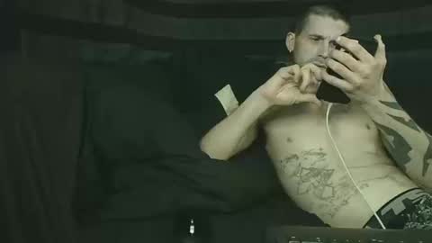 straitpipermann22 online show from October 19, 1:06 am