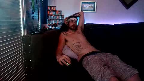 straitpipermann22 online show from April 3, 1:58 am