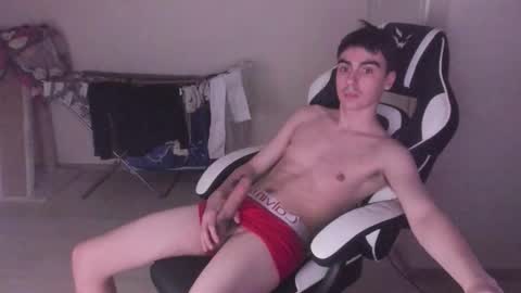 Snapshot of stralght_twinks chatting on October 29, 5:36 pm Ray online show from October 29, 5:36 pm