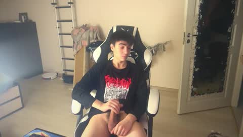 Snapshot of stralght_twinks chatting on December 2, 12:54 pm Ray online show from December 2, 12:54 pm