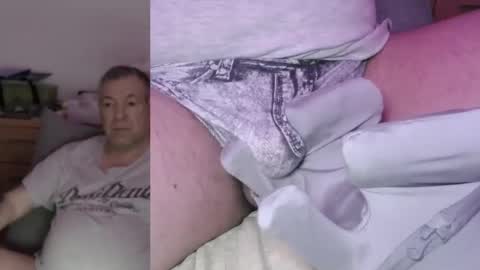 Stranger online show from December 2, 4:42 am