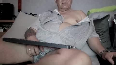Snapshot of stranger1966 chatting on April 19, 9:17 pm Stranger online show from April 19, 9:17 pm