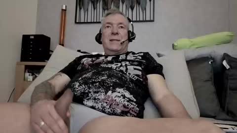 Snapshot of stranger1966 chatting on April 27, 9:02 pm Stranger online show from April 27, 9:02 pm