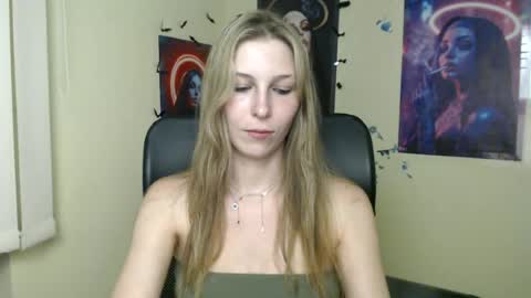 Snapshot of stranger_giirl chatting on June 24, 7:57 pm Amalia online show from June 24, 7:57 pm