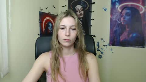 Snapshot of stranger_giirl chatting on June 26, 6:29 am Amalia online show from June 26, 6:29 am