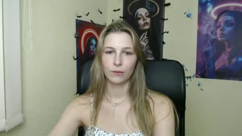 Snapshot of stranger_giirl chatting on June 29, 10:26 am Amalia online show from June 29, 10:26 am