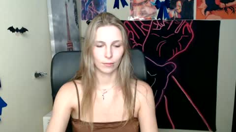 Snapshot of stranger_giirl chatting on July 7, 11:47 am Amalia online show from July 7, 11:47 am