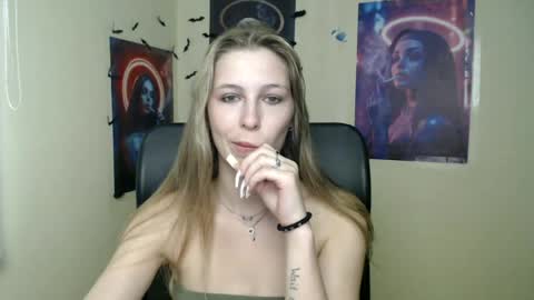 Snapshot of stranger_giirl chatting on July 8, 5:45 am Amalia online show from July 8, 5:45 am