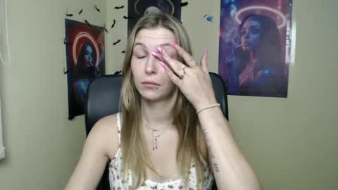 Snapshot of stranger_giirl chatting on July 12, 11:56 am Amalia online show from July 12, 11:56 am