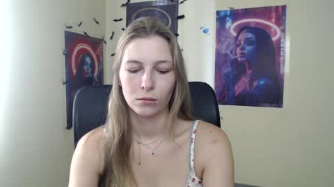 Snapshot of stranger_giirl chatting on July 14, 6:07 am Amalia online show from July 14, 6:07 am
