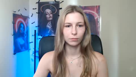 Snapshot of stranger_giirl chatting on July 20, 6:06 am Amalia online show from July 20, 6:06 am