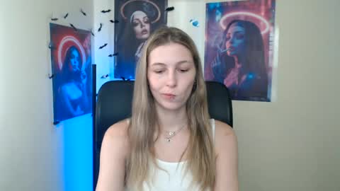 Snapshot of stranger_giirl chatting on July 24, 7:17 am Amalia online show from July 24, 7:17 am