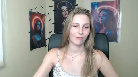 Snapshot of stranger_giirl chatting on July 27, 12:23 pm Amalia online show from July 27, 12:23 pm
