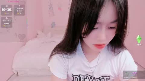 strawberry_loveee online show from September 27, 9:25 am