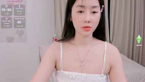strawberry_loveee online show from October 9, 2:48 pm