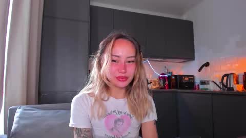 Snapshot of strawberrypie99 chatting on September 27, 7:35 am Tati and Lola online show from September 27, 7:35 am