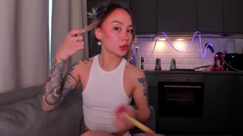 Snapshot of strawberrypie99 chatting on November 14, 12:04 pm Tati and Lola online show from November 14, 12:04 pm