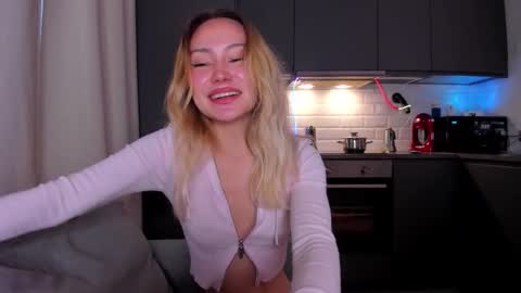 Tati and Lola online show from January 9, 1:03 pm