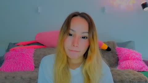 Snapshot of strawberrypie99 chatting on May 14, 11:50 am Tati and Lola online show from May 14, 11:50 am