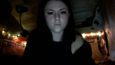 Snapshot of strawbrysugar chatting on December 9, 3:40 am Ruby Moon online show from December 9, 3:40 am