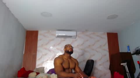 Snapshot of strong_george1 chatting on September 16, 10:33 pm strong_george1 online show from September 16, 10:33 pm