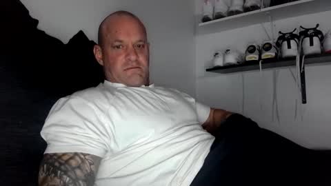 Snapshot of strongandhard073 chatting on February 25, 5:15 pm StrongAndHard online show from February 25, 5:15 pm