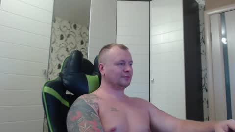 Snapshot of strongass18 chatting on December 15, 11:45 am Alex online show from December 15, 11:45 am