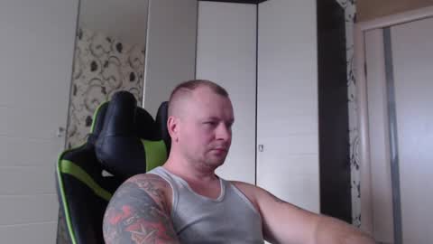 Snapshot of strongass18 chatting on December 17, 7:29 am Alex online show from December 17, 7:29 am