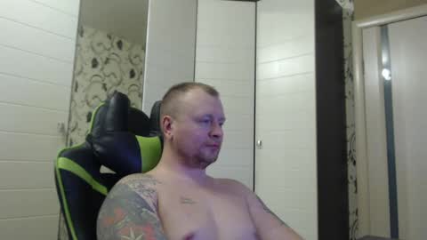 Snapshot of strongass18 chatting on December 21, 1:10 pm Alex online show from December 21, 1:10 pm