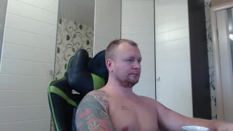 Snapshot of strongass18 chatting on December 26, 9:01 am Alex online show from December 26, 9:01 am