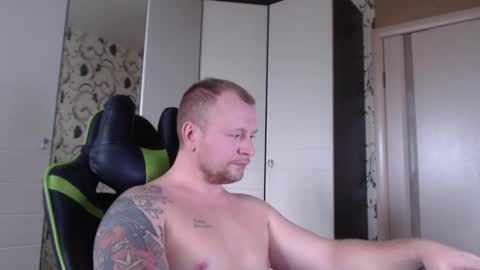 Snapshot of strongass18 chatting on December 27, 9:06 am Alex online show from December 27, 9:06 am