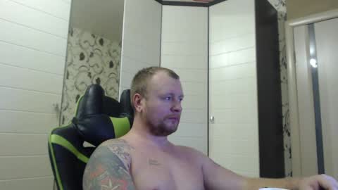 Snapshot of strongass18 chatting on January 4, 1:21 pm Alex online show from January 4, 1:21 pm