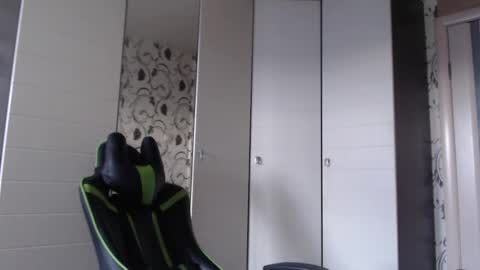 Snapshot of strongass18 chatting on January 5, 11:59 am Alex online show from January 5, 11:59 am