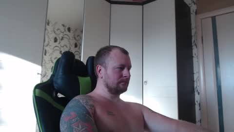 Snapshot of strongass18 chatting on January 9, 9:06 am Alex online show from January 9, 9:06 am