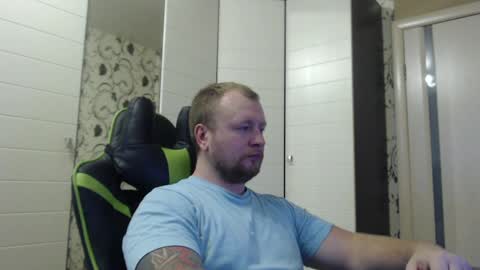 Snapshot of strongass18 chatting on January 11, 11:34 am Alex online show from January 11, 11:34 am