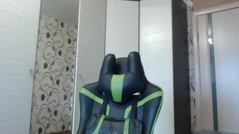 Snapshot of strongass18 chatting on January 16, 9:05 am Alex online show from January 16, 9:05 am