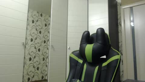 Snapshot of strongass18 chatting on January 26, 1:25 pm Alex online show from January 26, 1:25 pm