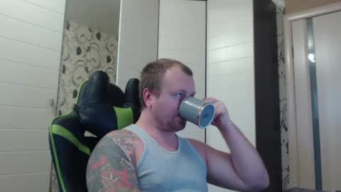 Snapshot of strongass18 chatting on January 30, 8:43 am Alex online show from January 30, 8:43 am