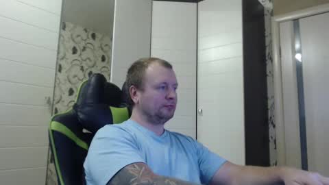 Snapshot of strongass18 chatting on February 1, 11:21 am Alex online show from February 1, 11:21 am