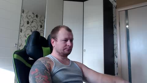 Snapshot of strongass18 chatting on February 4, 9:07 am Alex online show from February 4, 9:07 am