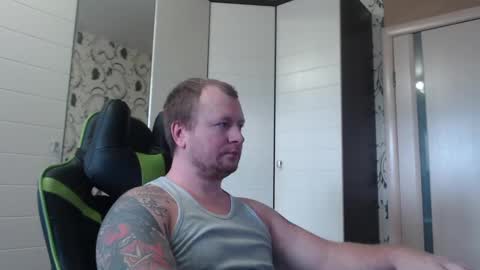 Snapshot of strongass18 chatting on February 6, 8:39 am Alex online show from February 6, 8:39 am