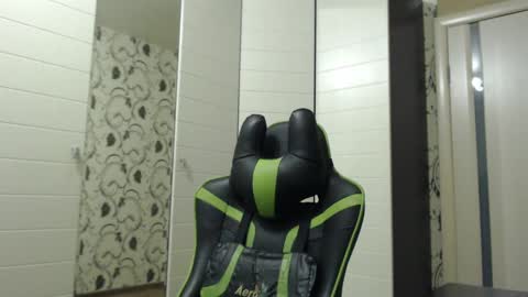 Snapshot of strongass18 chatting on February 8, 2:49 pm Alex online show from February 8, 2:49 pm