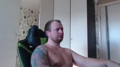 Snapshot of strongass18 chatting on February 17, 9:24 am Alex online show from February 17, 9:24 am